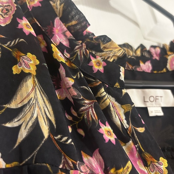 LOFT Women’s Black Blouse with Pink Yellow Floral Pattern Ruffle Trim Sz. Medium - Picture 3 of 9